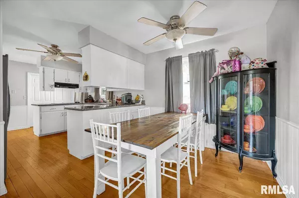 2109 GLENVIEW DR, Pekin, IL 61554