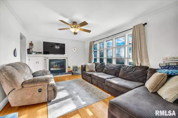 2109 GLENVIEW DR, Pekin, IL 61554