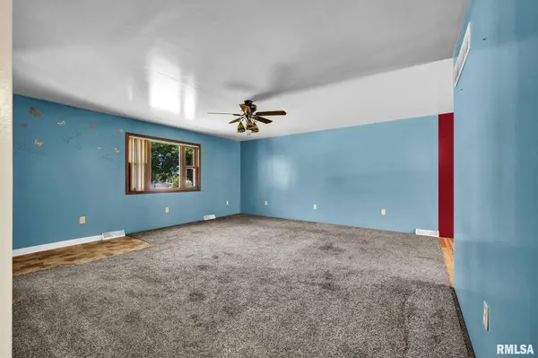 118 S LOCUST ST, Williamsfield, IL 61489