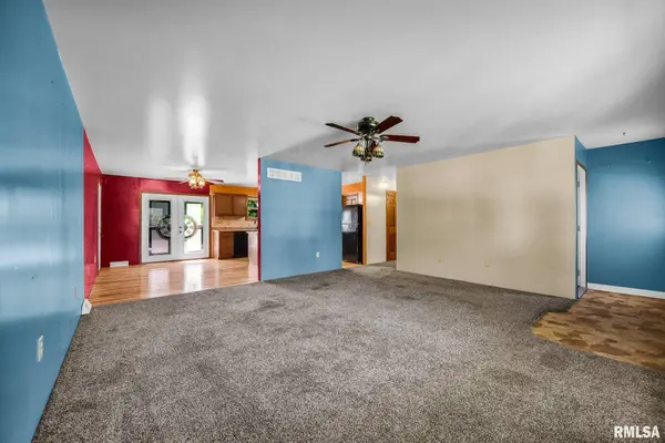 118 S LOCUST ST, Williamsfield, IL 61489