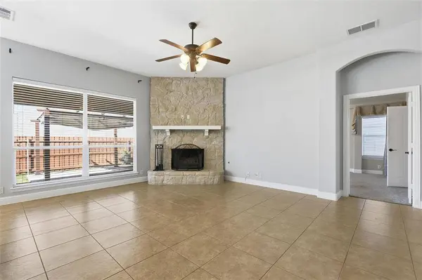 5224 Smokey Ridge Drive, Fort Worth, TX 76123