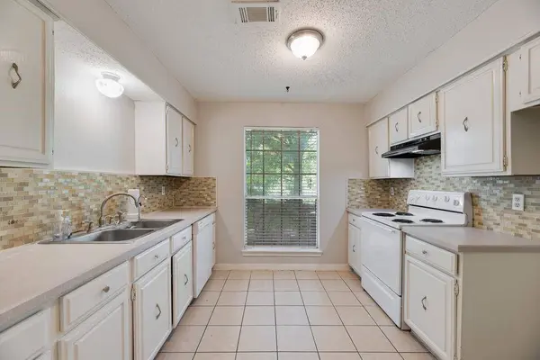 624 Trailwood Court, Garland, TX 75043