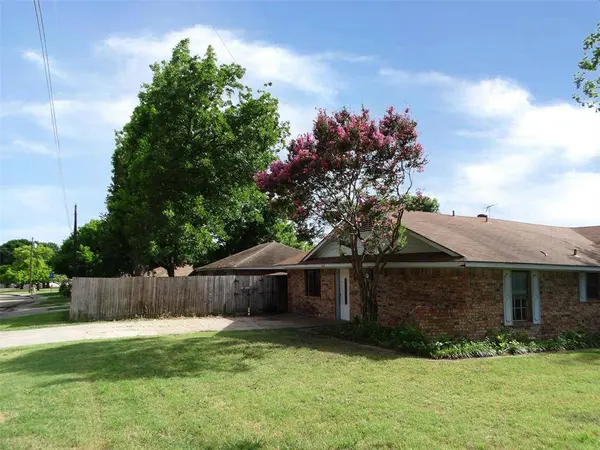 1302 Plateau Drive, Duncanville, TX 75116