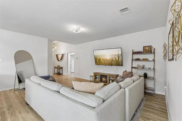 9213 Hill Topper Trail, Fort Worth, TX 76131