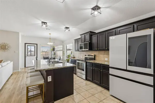 9213 Hill Topper Trail, Fort Worth, TX 76131