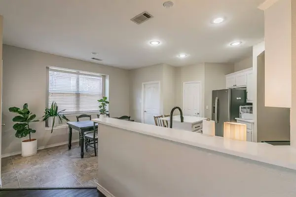 5009 Bedfordshire Drive, Fort Worth, TX 76135