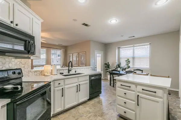 5009 Bedfordshire Drive, Fort Worth, TX 76135