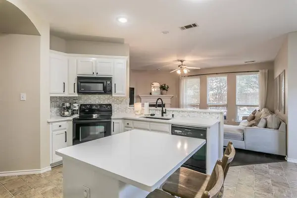 5009 Bedfordshire Drive, Fort Worth, TX 76135