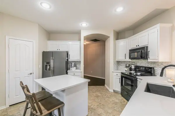 5009 Bedfordshire Drive, Fort Worth, TX 76135