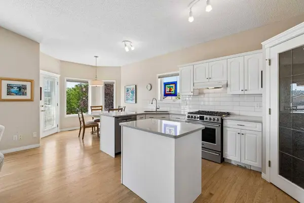 42 Scimitar CIR NW, Calgary, AB T3L 2C8