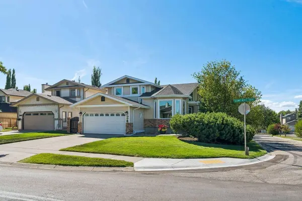 24 Scenic Acres DR NW, Calgary, AB T3L 1C2