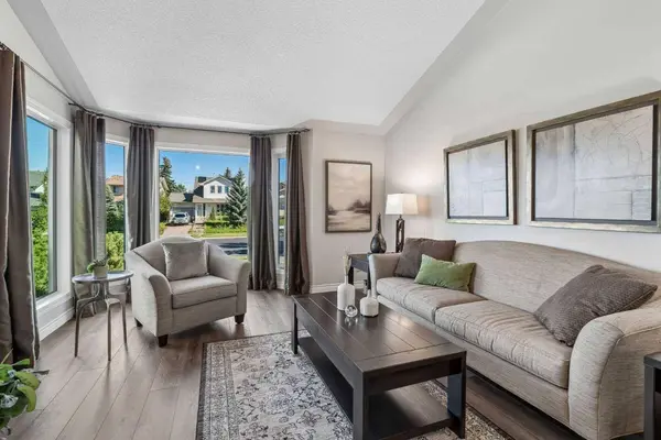 24 Scenic Acres DR NW, Calgary, AB T3L 1C2