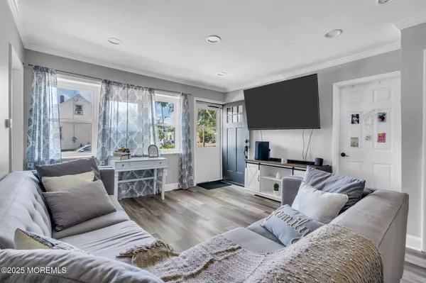 37 Kennedy Way, Keansburg, NJ 07734