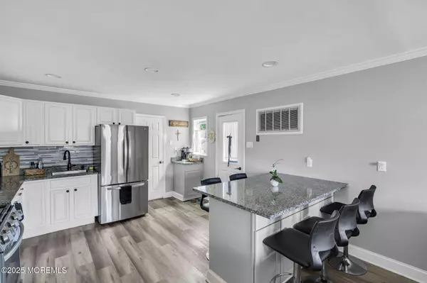 37 Kennedy Way, Keansburg, NJ 07734