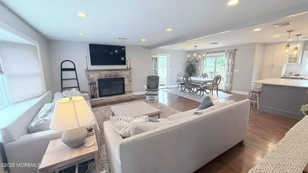 17 Rose Street, Lincroft, NJ 07738