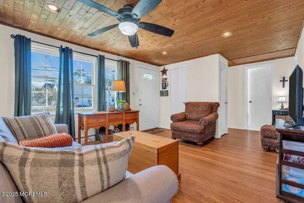 11 Snyder Avenue, Keansburg, NJ 07734