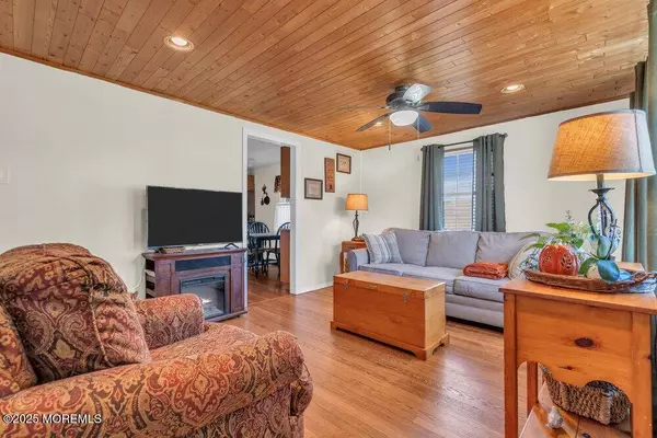 11 Snyder Avenue, Keansburg, NJ 07734