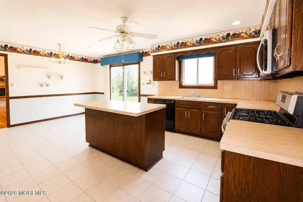 19 Scott Drive, Morganville, NJ 07751