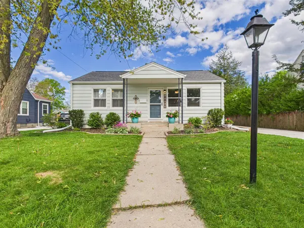 W165N8436 Lavergne Ave, Menomonee Falls, WI 53051