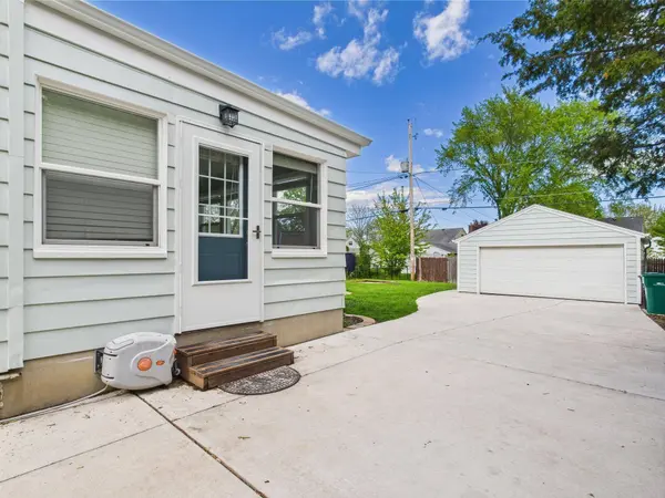W165N8436 Lavergne Ave, Menomonee Falls, WI 53051