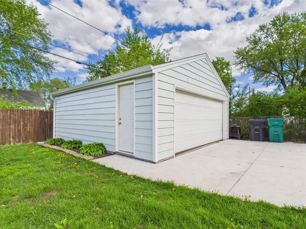 W165N8436 Lavergne Ave, Menomonee Falls, WI 53051