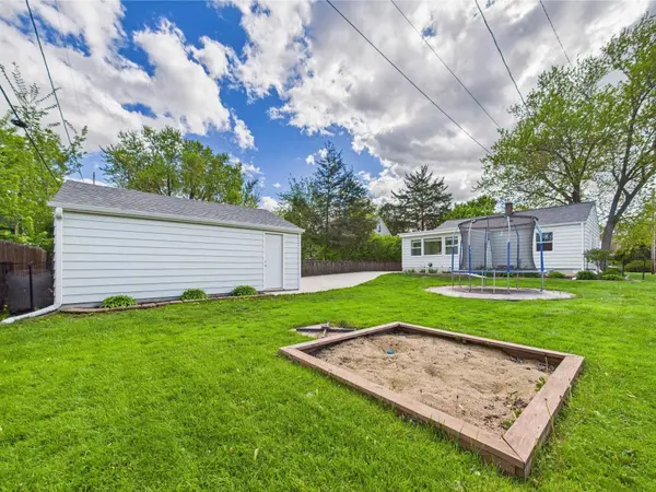 W165N8436 Lavergne Ave, Menomonee Falls, WI 53051