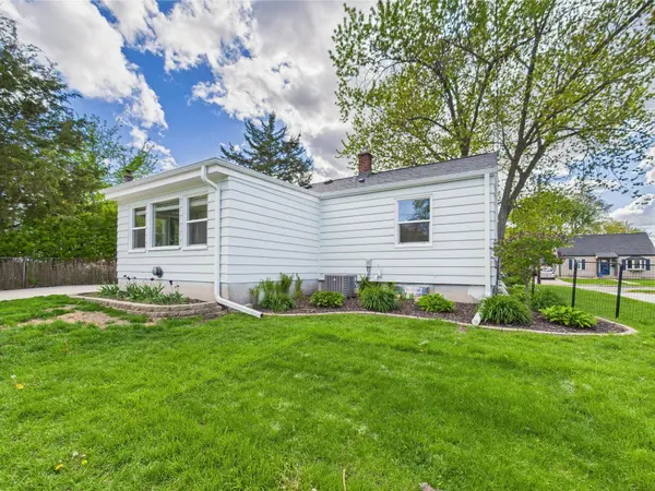 W165N8436 Lavergne Ave, Menomonee Falls, WI 53051
