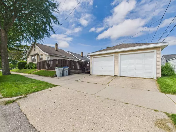 302 N 64th St, Milwaukee, WI 53213