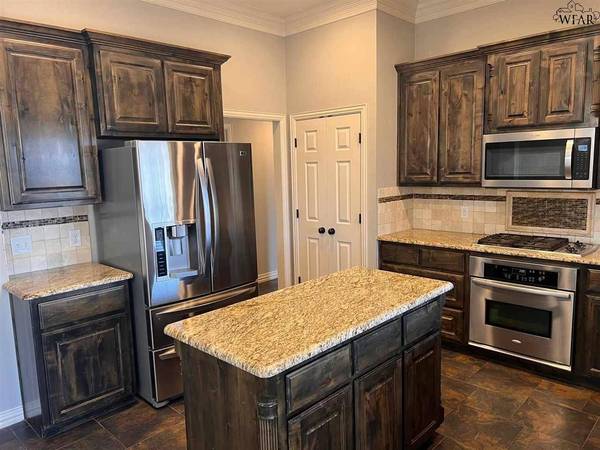 4928 SPRING HILL DRIVE, Wichita Falls, TX 76310