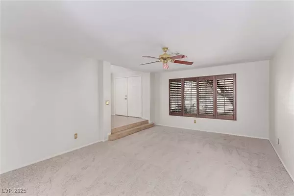 2704 Shady Pond Way, Las Vegas, NV 89117