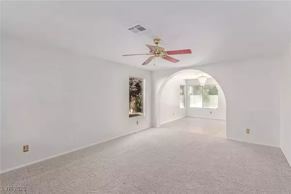 2704 Shady Pond Way, Las Vegas, NV 89117