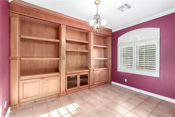 808 Royal Birch LN, Las Vegas, NV 89144