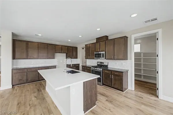 8300 Charleston Peak ST, Las Vegas, NV 89166