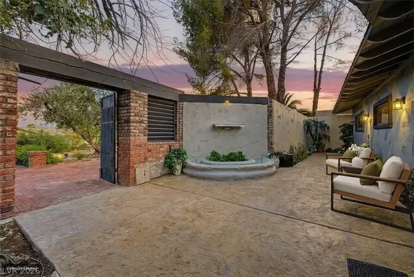 1572 Santa Anita DR, Las Vegas, NV 89119