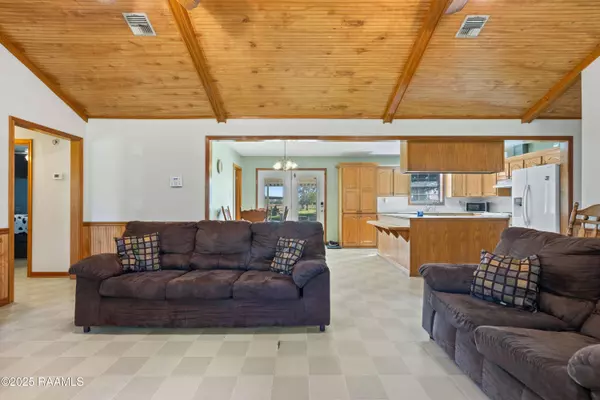 406 Bertrand RD, Opelousas, LA 70570