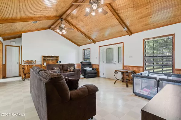 406 Bertrand RD, Opelousas, LA 70570