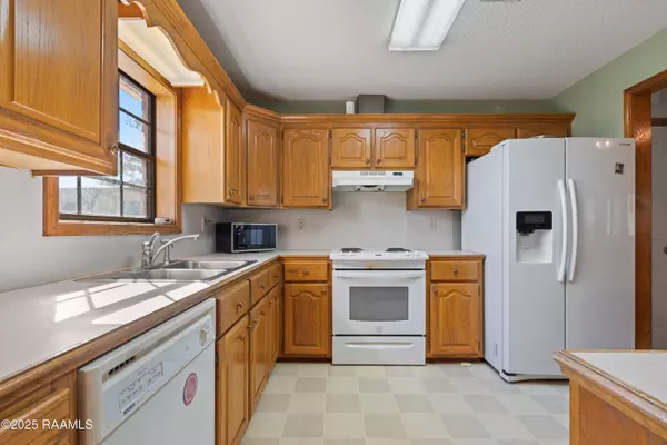 406 Bertrand RD, Opelousas, LA 70570