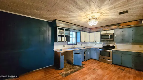 1072 Old Henderson HWY, Breaux Bridge, LA 70517