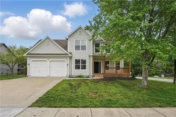 feature image of Working with Realtors in Gardner KS? Here's the Tea!