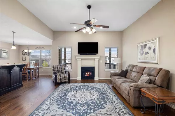 2711 W Colton AVE, Ozark, MO 65721