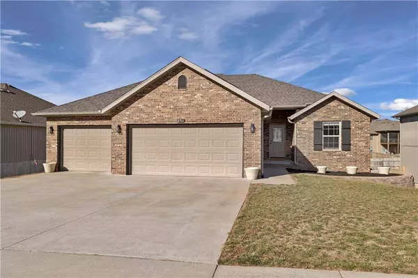 2711 W Colton AVE, Ozark, MO 65721