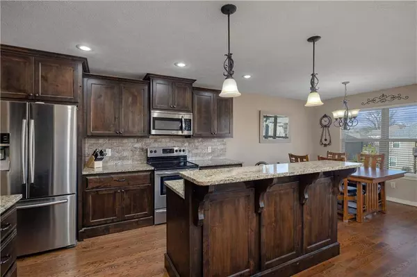 2711 W Colton AVE, Ozark, MO 65721