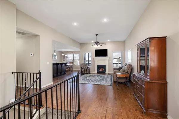 2711 W Colton AVE, Ozark, MO 65721