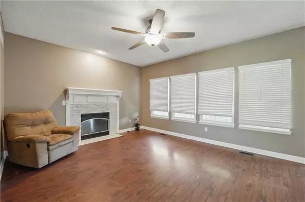 1321 S 6th ST, Louisburg, KS 66053