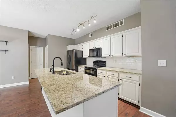 1321 S 6th ST, Louisburg, KS 66053