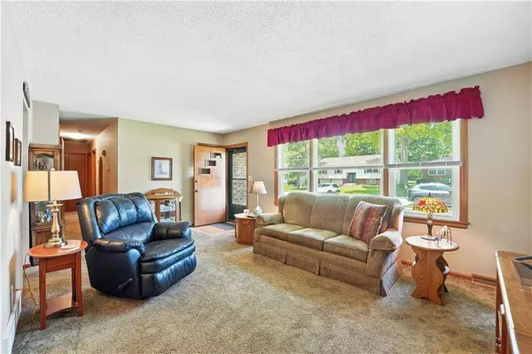 9215 W 76th ST, Overland Park, KS 66204