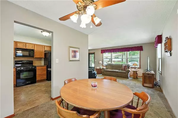 9215 W 76th ST, Overland Park, KS 66204