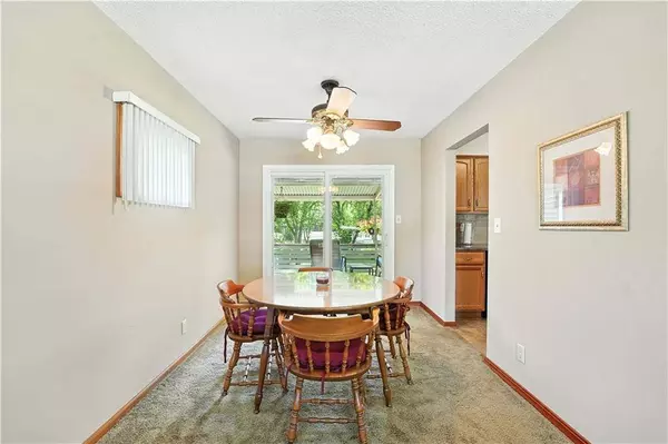 9215 W 76th ST, Overland Park, KS 66204