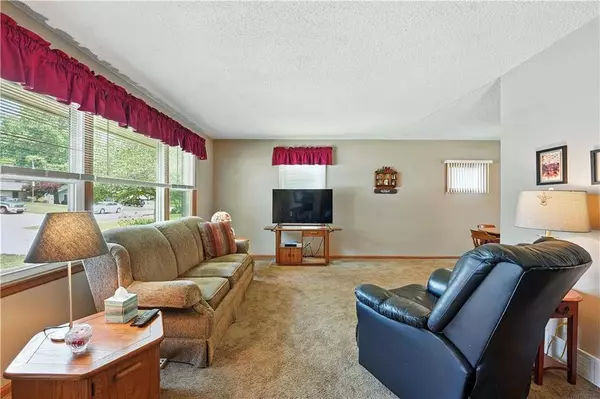 9215 W 76th ST, Overland Park, KS 66204