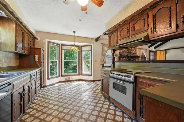 14013 W 61st TER, Shawnee, KS 66216